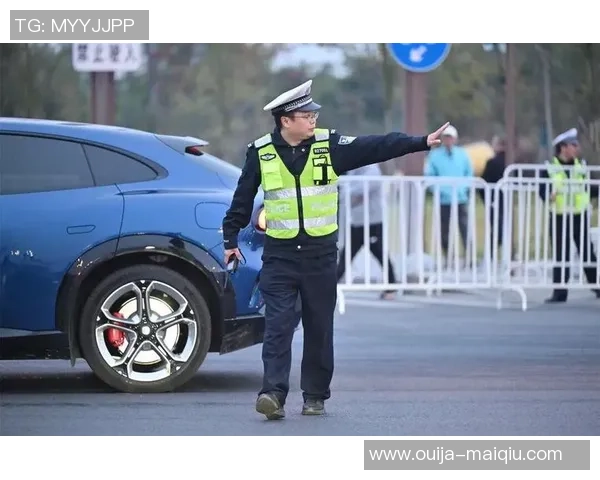 清晨“就位”!他们比马拉松跑友“先跑一步”